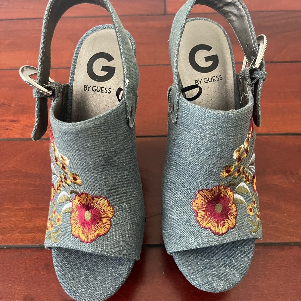 GUESS Denim Blue Embroidered Floral Mule Clogs
